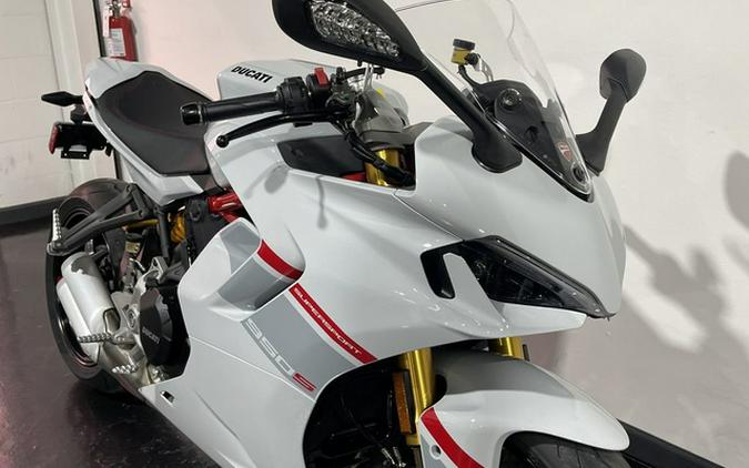 2024 Ducati Supersport 950 S White Stripe