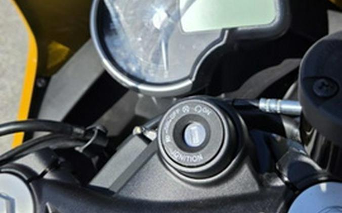 2026 Triumph Thruxton 400 Metallic Racing Yellow / Aluminium Si 400