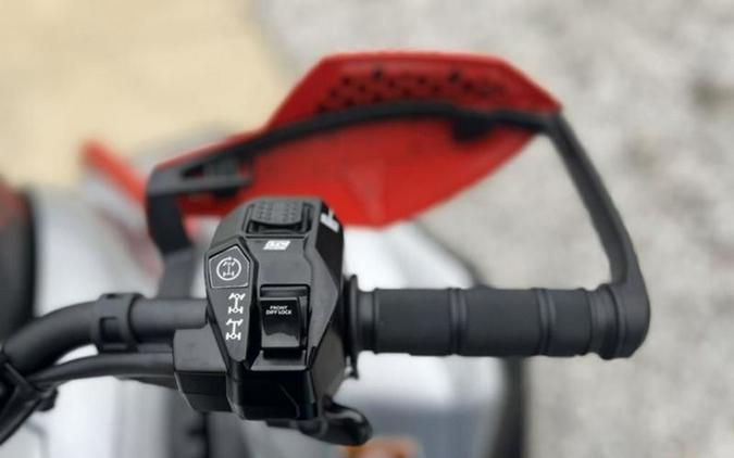 2026 Can-Am® Renegade X mr 1000 R Hyper Silver & Legion Red