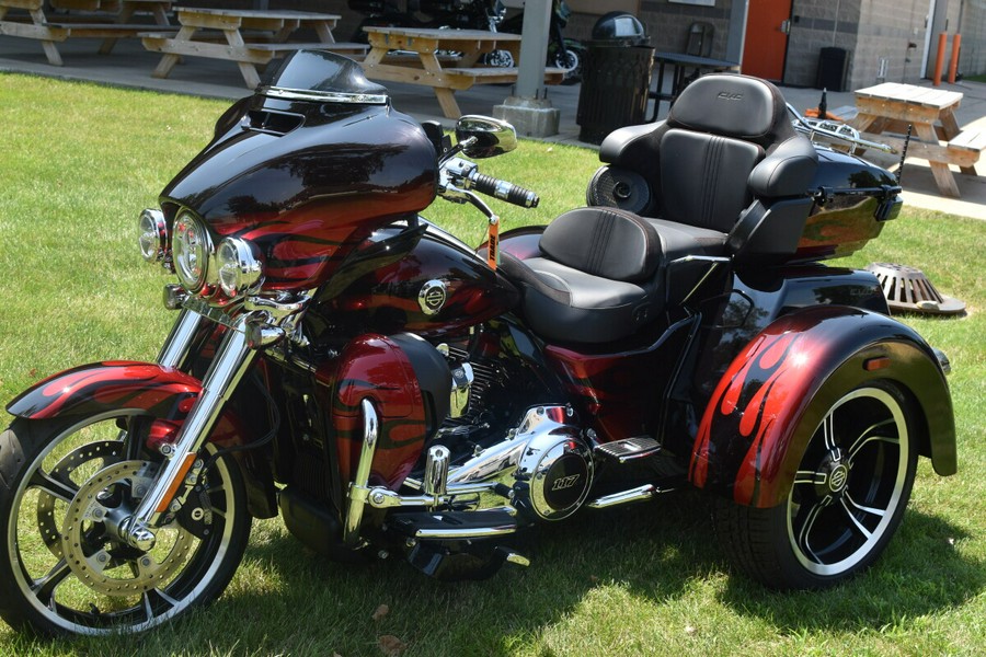 2022 Harley-Davidson FLHTCUTGSE / Cvo Tri Glide