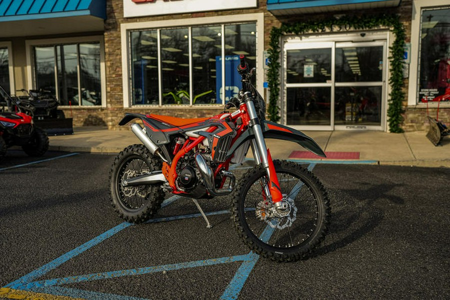 2025 Beta 300 Xtrainer