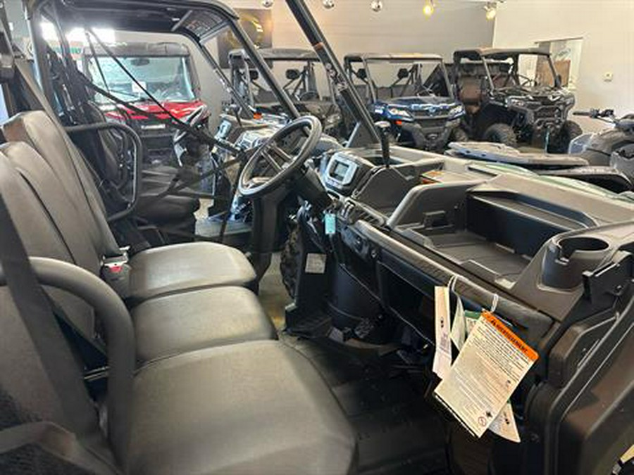 2025 Can-Am Defender DPS HD10