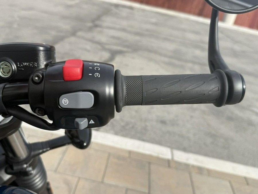 2026 Triumph Bonneville Bobber Interstellar Blue