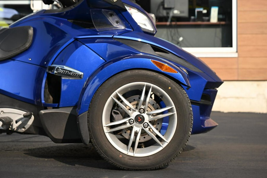 2012 Can-Am® Spyder® RT Audio & Convenience SM5