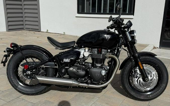 2026 Triumph Bonneville Bobber Jet black