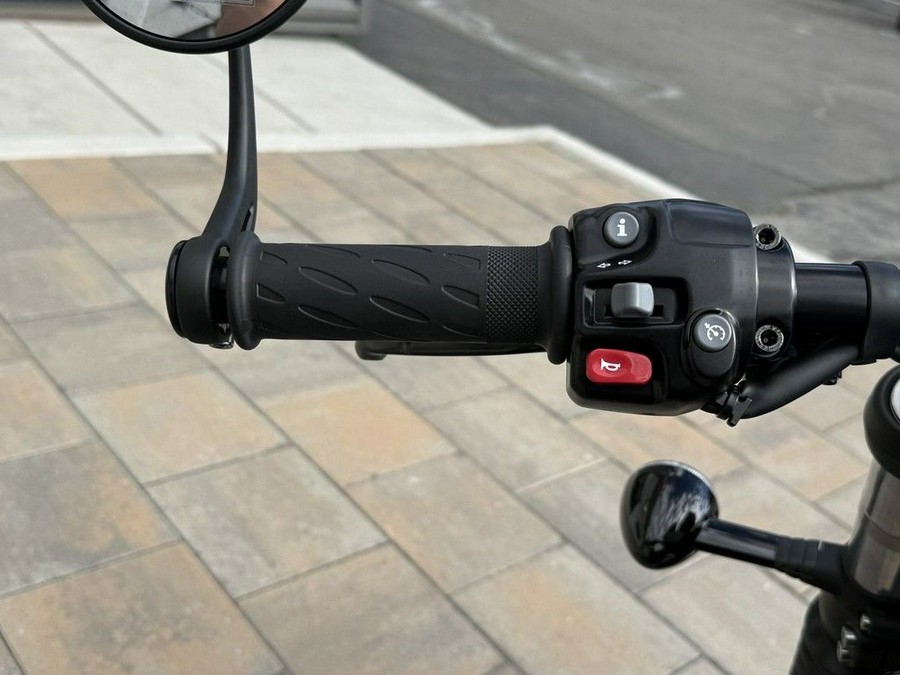 2026 Triumph Bonneville Bobber Jet black