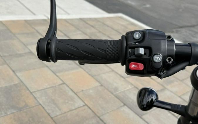 2026 Triumph Bonneville Bobber Jet black