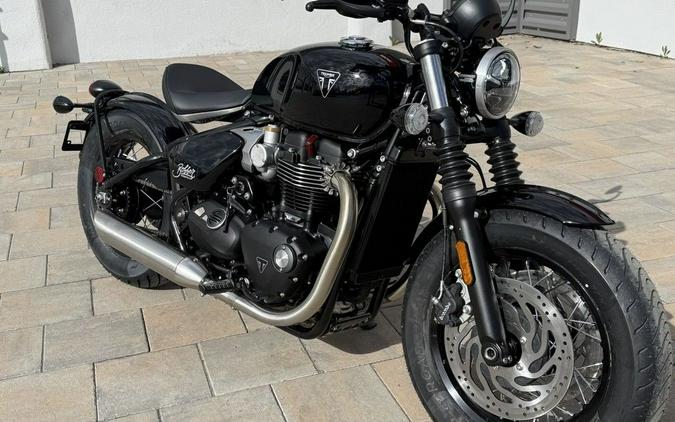 2026 Triumph Bonneville Bobber Jet black