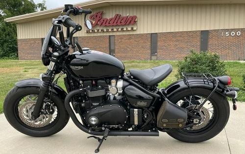 2019 Indian Scout Bobber vs. Triumph Bonneville Bobber Black: Comparison Review