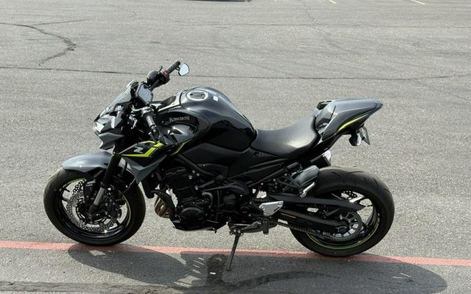 2024 Kawasaki Z900 ABS Metallic Spark BlackMetallic Matte Dark Gray