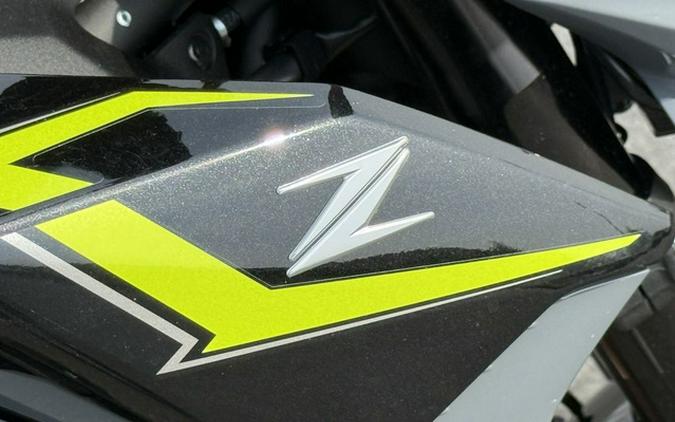 2024 Kawasaki Z900 ABS Metallic Spark BlackMetallic Matte Dark Gray