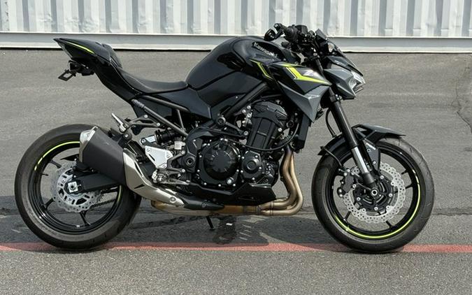2024 Kawasaki Z900 ABS Metallic Spark BlackMetallic Matte Dark Gray