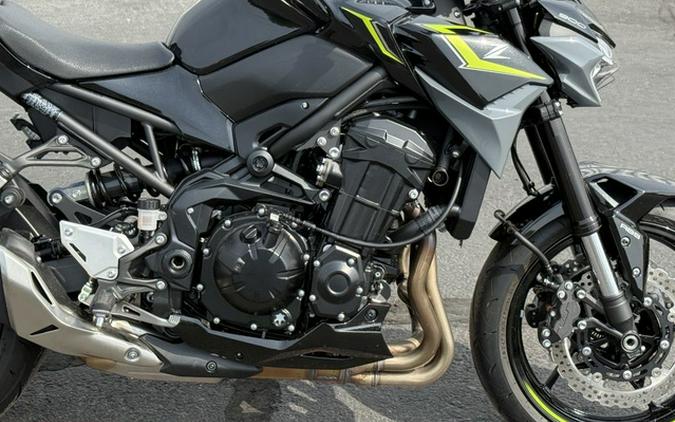 2024 Kawasaki Z900 ABS Metallic Spark BlackMetallic Matte Dark Gray