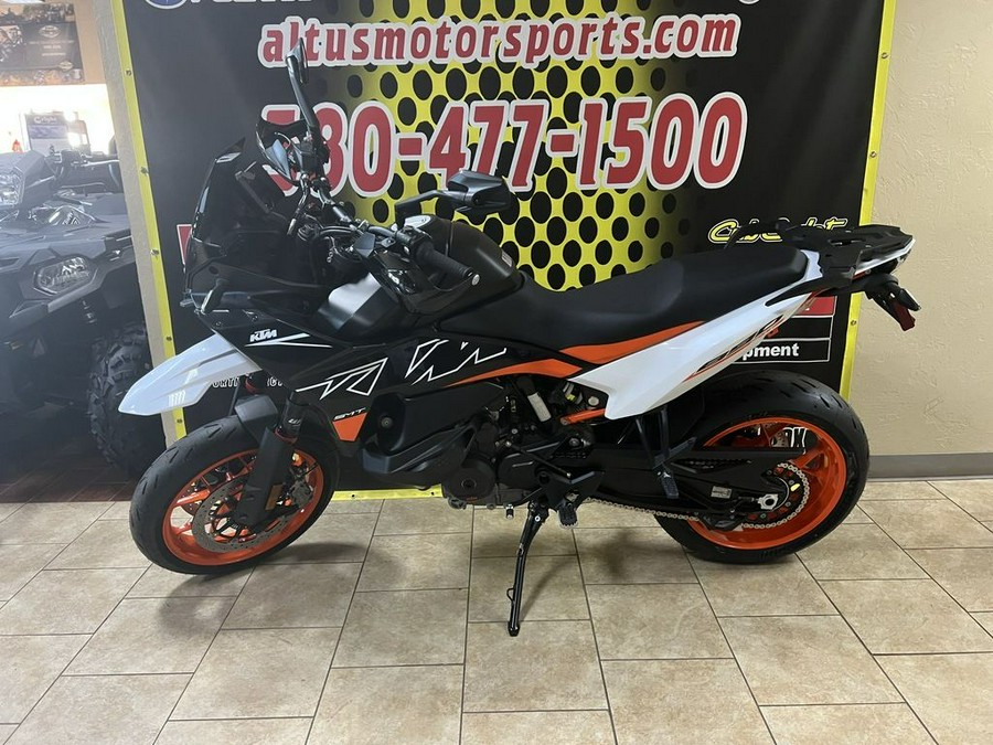 2024 KTM 890 SMT