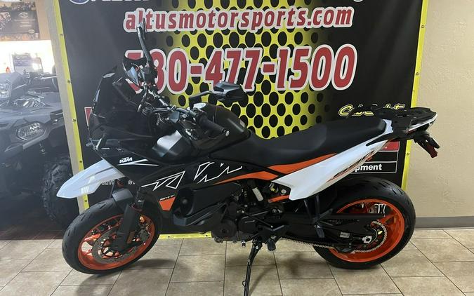 2024 KTM 890 SMT