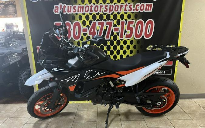 2024 KTM SMT 890
