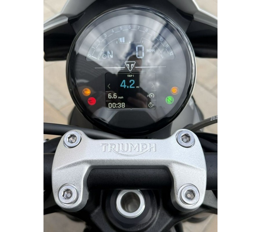 2026 Triumph Trident 800 Ash grey