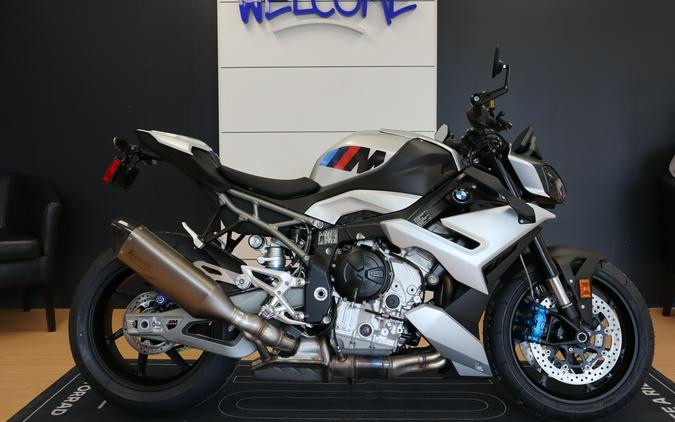 2025 BMW M 1000 R