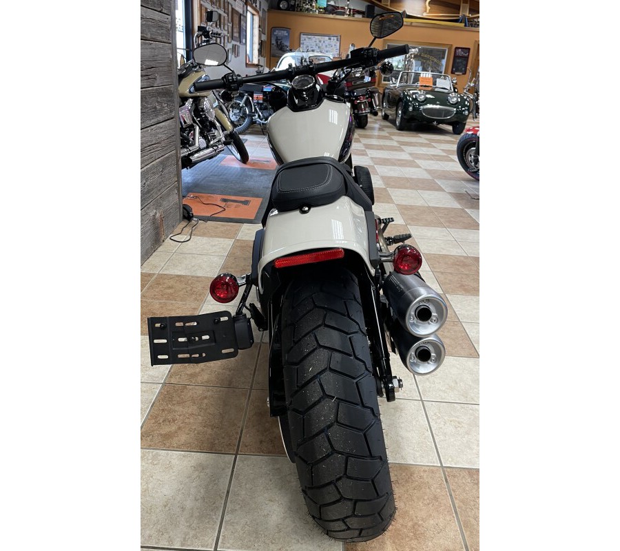 2022 Harley-Davidson Fat Bob 114 White Sand Pearl