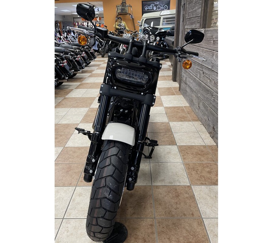 2022 Harley-Davidson Fat Bob 114 White Sand Pearl