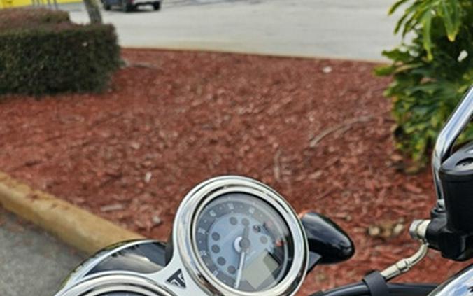 2025 Triumph Bonneville T100 Aluminum / Baja Orange