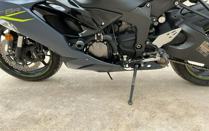 2023 Kawasaki Ninja® ZX™-6R Base