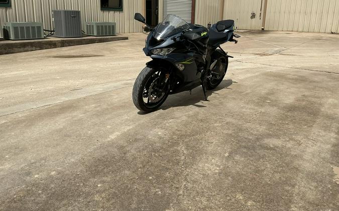 2023 Kawasaki Ninja® ZX™-6R Base