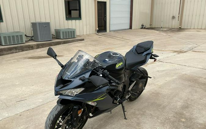 2023 Kawasaki Ninja® ZX™-6R Base