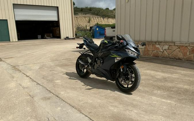 2023 Kawasaki Ninja® ZX™-6R Base
