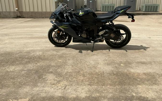 2023 Kawasaki Ninja® ZX™-6R Base