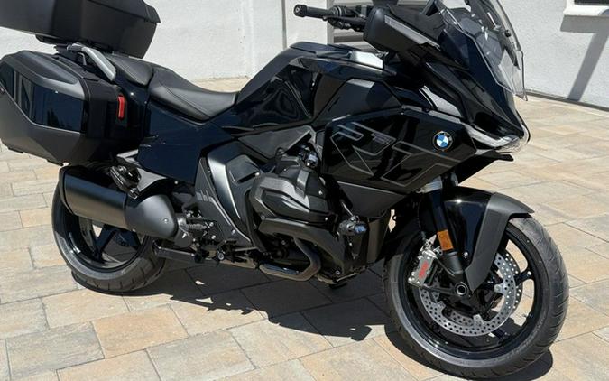 2026 BMW R 1300 RT Triple Black