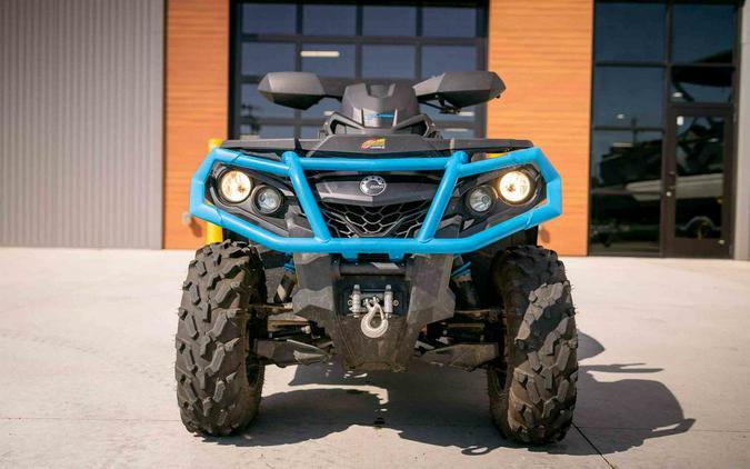 2016 Can-Am® Outlander™ XT 850 Matte Black & Octane Blue