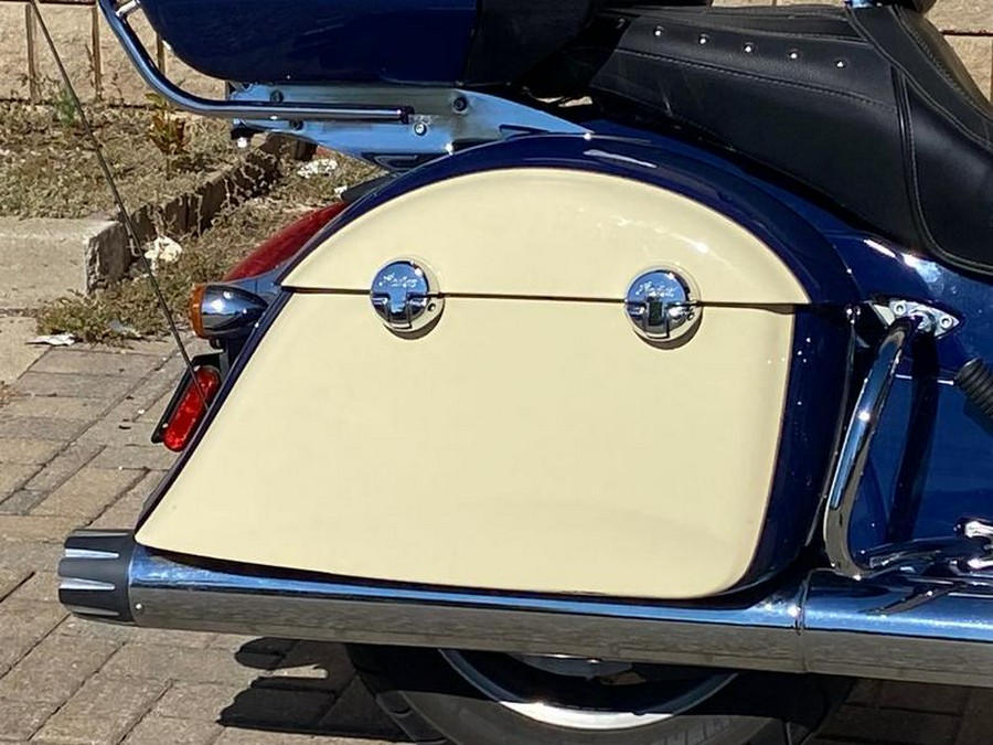 2015 Indian Motorcycle® Chieftain® Springfield Blue/Ivory Cream