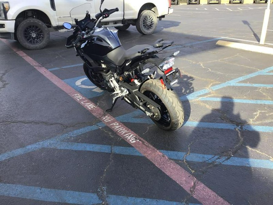 2022 BMW F 900 XR Triple Black