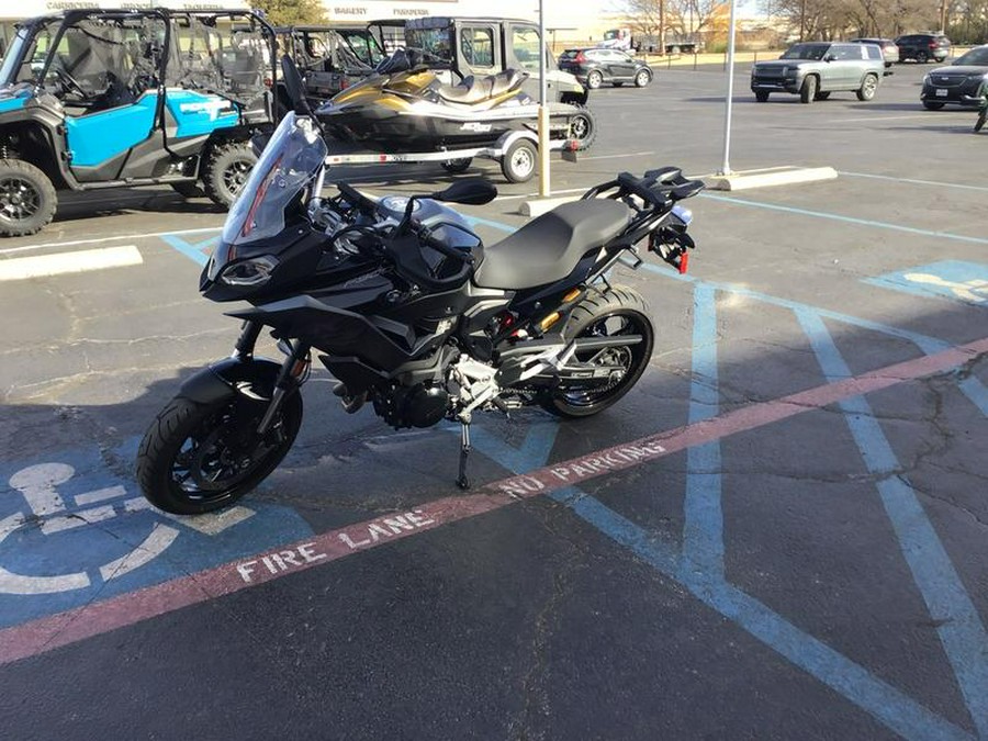 2022 BMW F 900 XR Triple Black