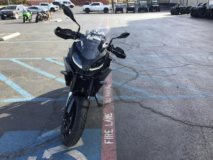 2022 BMW F 900 XR Triple Black