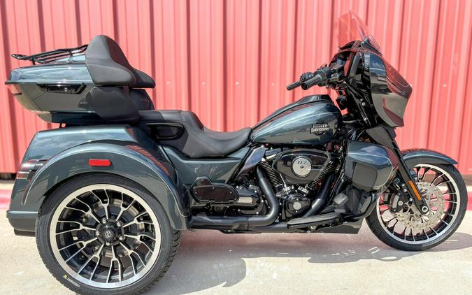 2026 Harley-Davidson® Street Glide 3 Limited FLHLT Iron Horse Metallic Chrome Trim