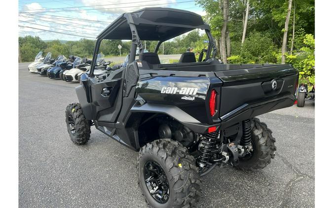 2024 Can-Am Commander XT 700 Red / Black