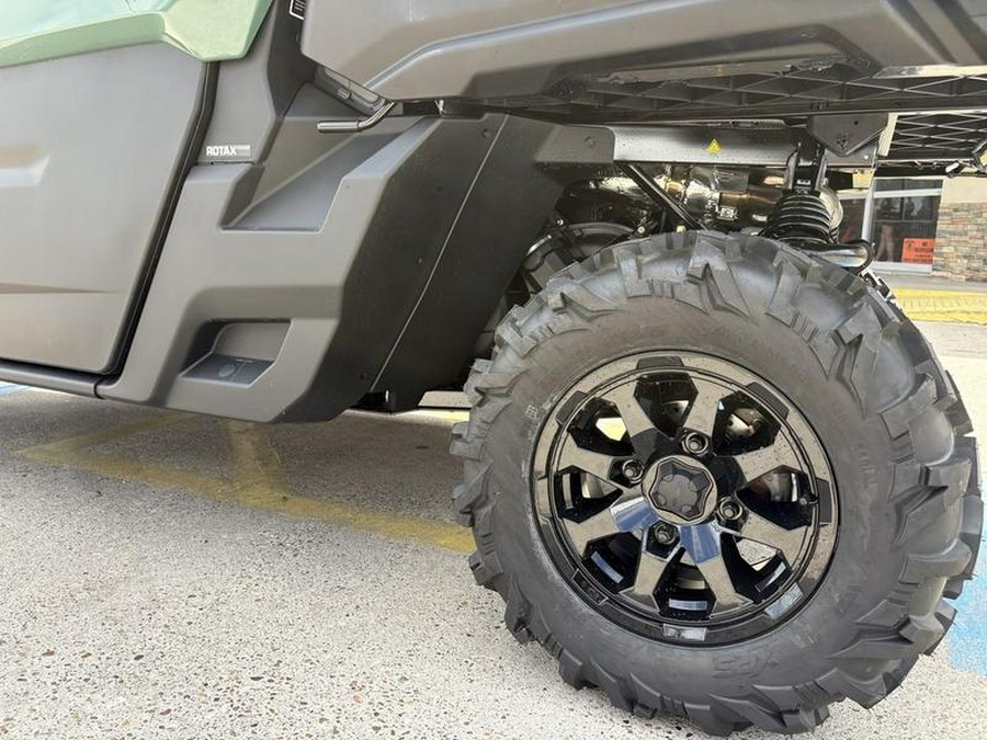 2026 Can-Am® Defender MAX DPS CAB HD10