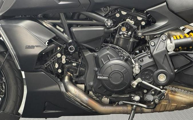 2022 Ducati Diavel 1260 Dark Stealth