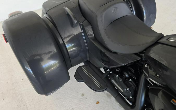 2026 Harley-Davidson® Road Glide 3 Vivid Black