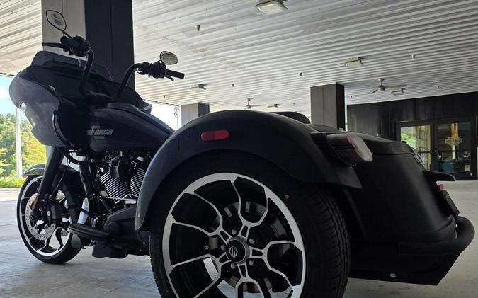 2026 Harley-Davidson® Road Glide 3 Vivid Black