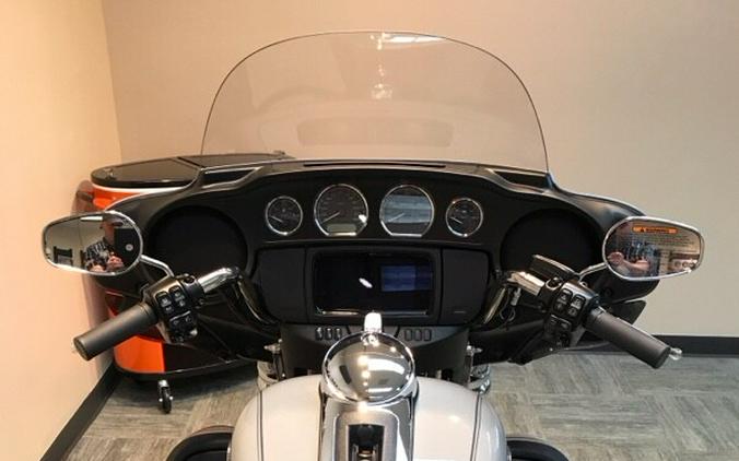 2024 Harley-Davidson Tri Glide Ultra Billiard Gray FLHTCUTG