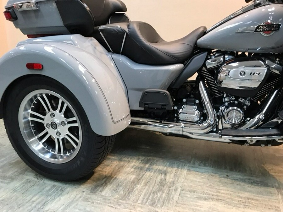 2024 Harley-Davidson Tri Glide Ultra Billiard Gray FLHTCUTG