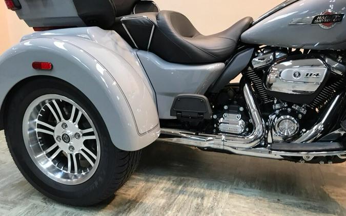 2024 Harley-Davidson Tri Glide Ultra Billiard Gray FLHTCUTG