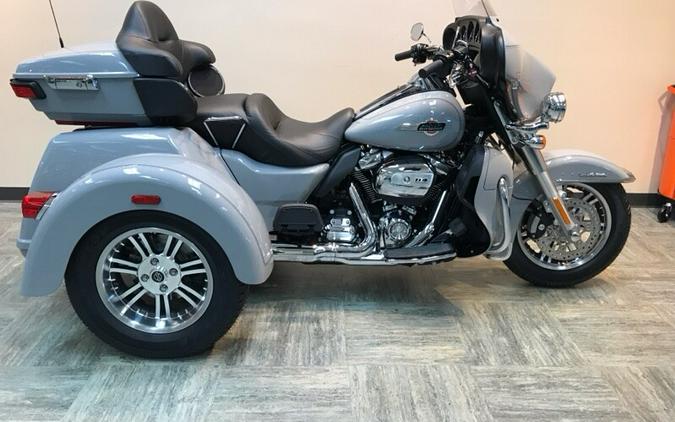 2024 Harley-Davidson Tri Glide Ultra Billiard Gray FLHTCUTG