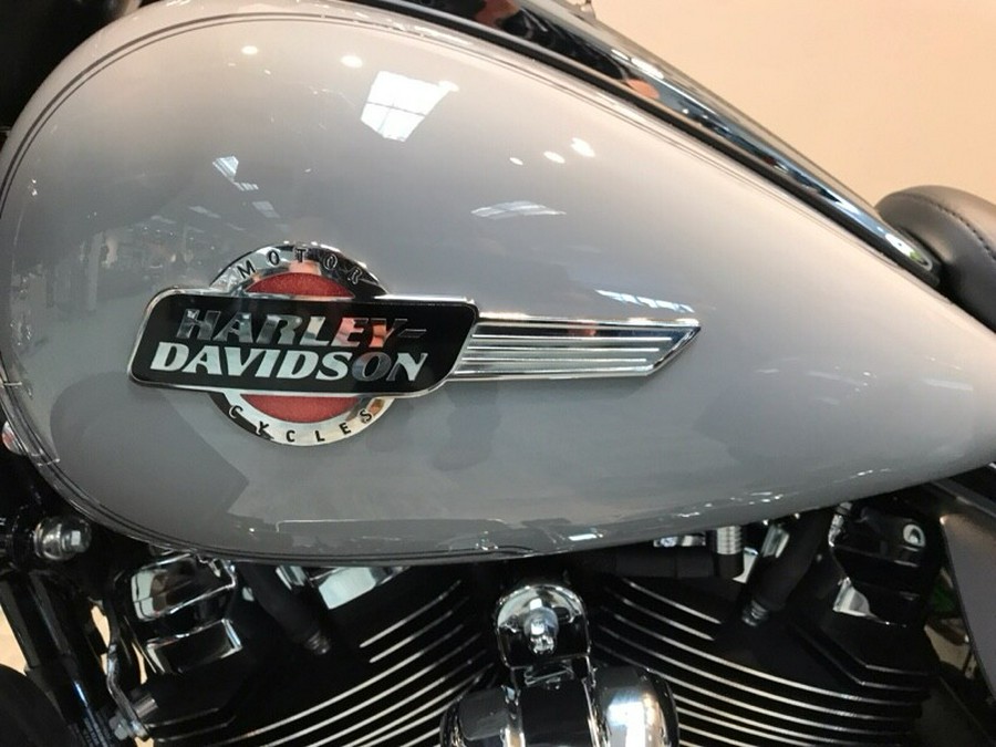 2024 Harley-Davidson Tri Glide Ultra Billiard Gray FLHTCUTG