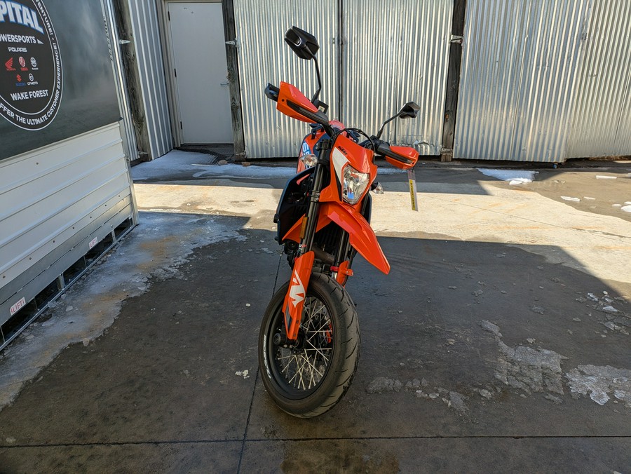 2024 KTM 690 SMC R