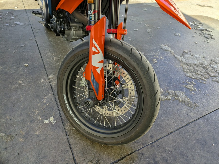 2024 KTM 690 SMC R