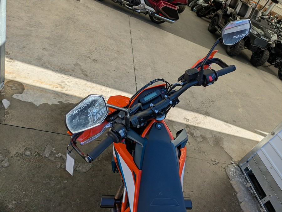 2024 KTM 690 SMC R